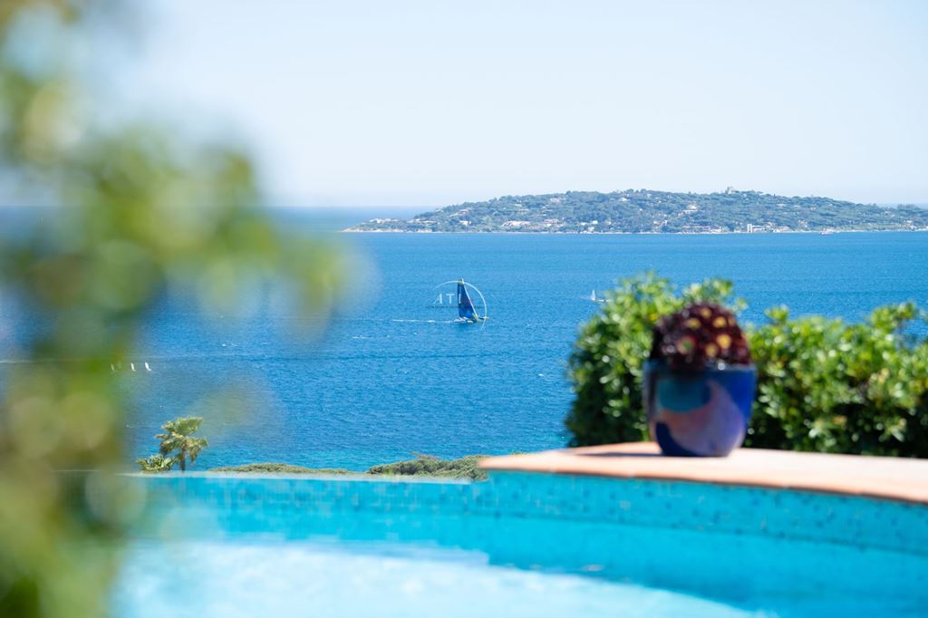 Villa SAINTE MAXIME 4250000€ AZUR TRANSACTIONS IMMOBILIERES Villa SAINTE MAXIME 4250000€ AZUR TRANSACTIONS IMMOBILIERES